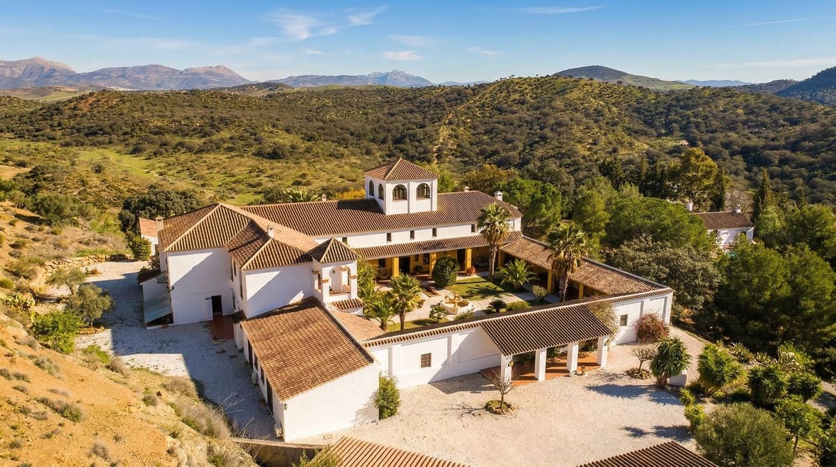 Finca/Casa Rural de 13 habitaciones en Almogía en venta con piscina - 2.200.000 € (Ref: 9685256)