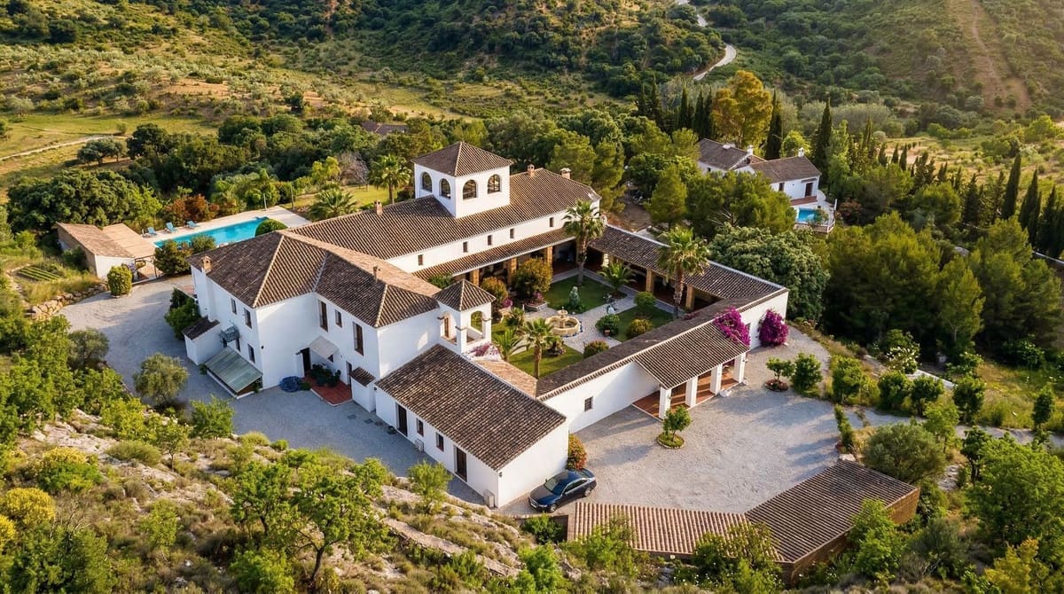 Finca/Casa Rural de 13 habitaciones en Almogía en venta con piscina - 2.200.000 € (Ref: 9685256)