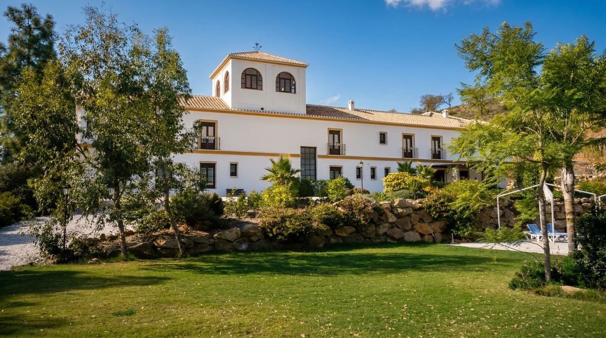 Finca/Casa Rural de 13 habitaciones en Almogía en venta con piscina - 2.200.000 € (Ref: 9685256)