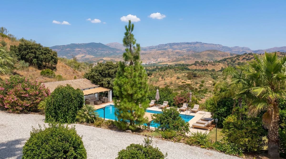 Finca/Casa Rural de 13 habitaciones en Almogía en venta con piscina - 2.200.000 € (Ref: 9685256)