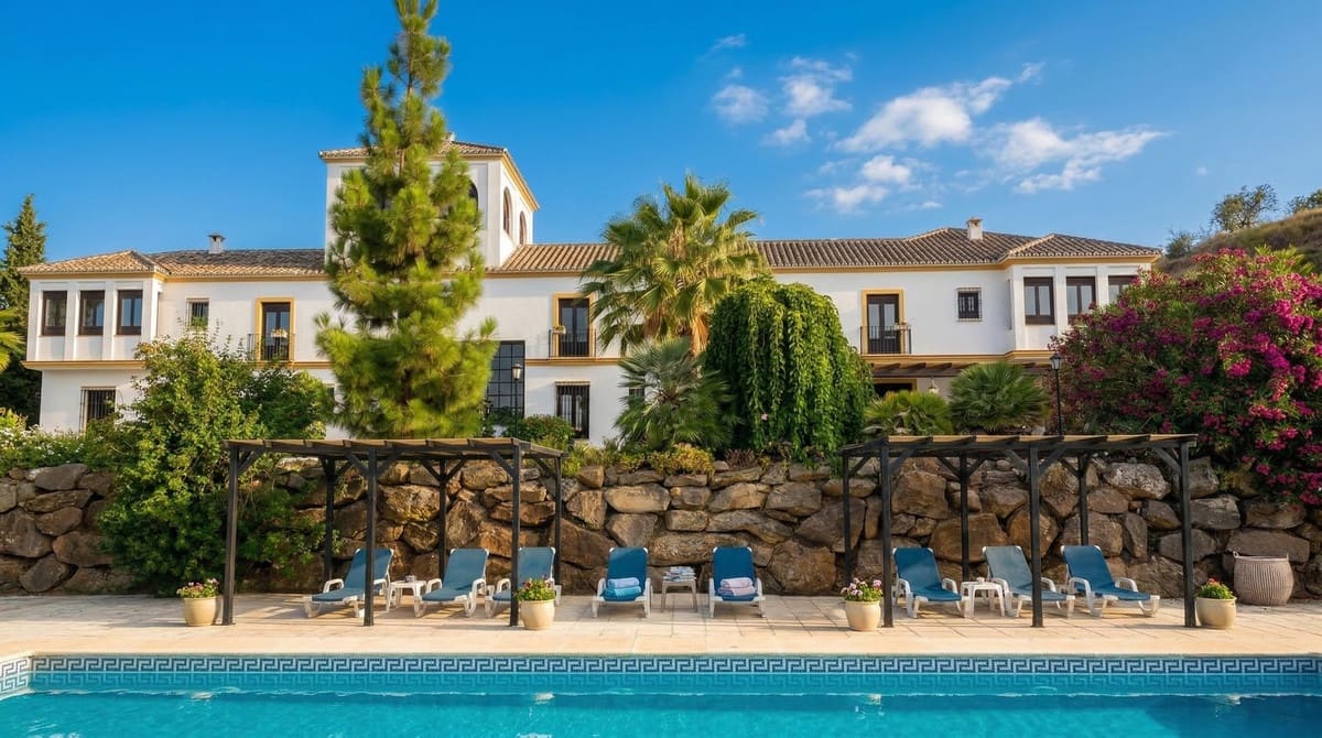 Finca/Casa Rural de 13 habitaciones en Almogía en venta con piscina - 2.200.000 € (Ref: 9685256)