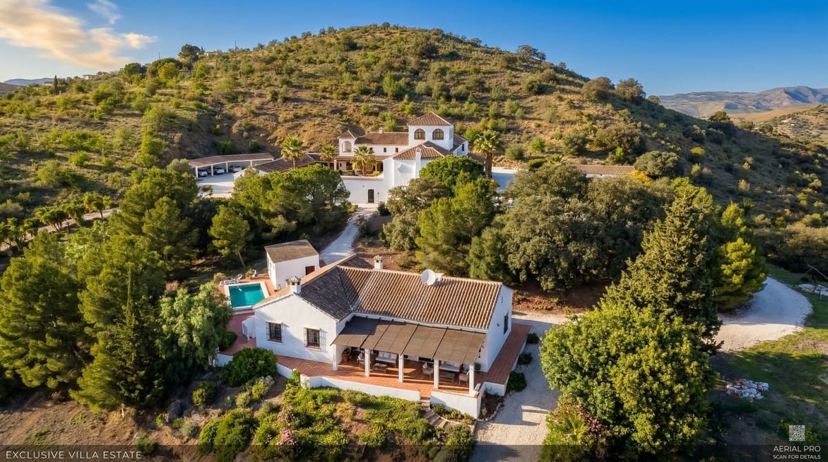 Finca/Casa Rural de 13 habitaciones en Almogía en venta con piscina - 2.200.000 € (Ref: 9685256)