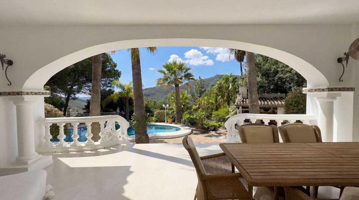 5 soveværelse Finca/Landehus til salg i Alhaurin el Grande med swimmingpool garage - € 2.150.000 (Ref: 9696779)