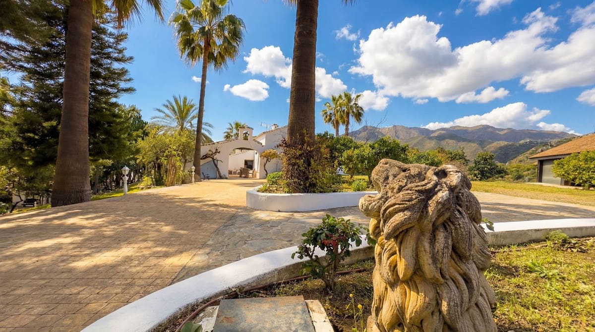 5 soveværelse Finca/Landehus til salg i Alhaurin el Grande med swimmingpool garage - € 2.150.000 (Ref: 9696779)