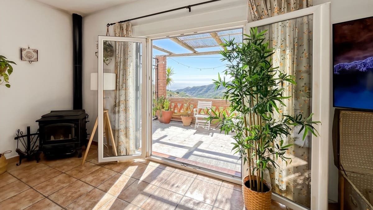 4 soveværelse Villa til salg i Competa med swimmingpool garage - € 446.000 (Ref: 9697881)