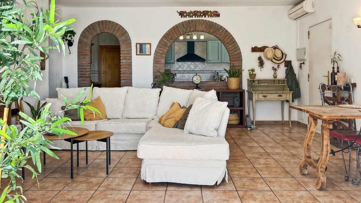 4 soveværelse Villa til salg i Competa med swimmingpool garage - € 446.000 (Ref: 9697881)