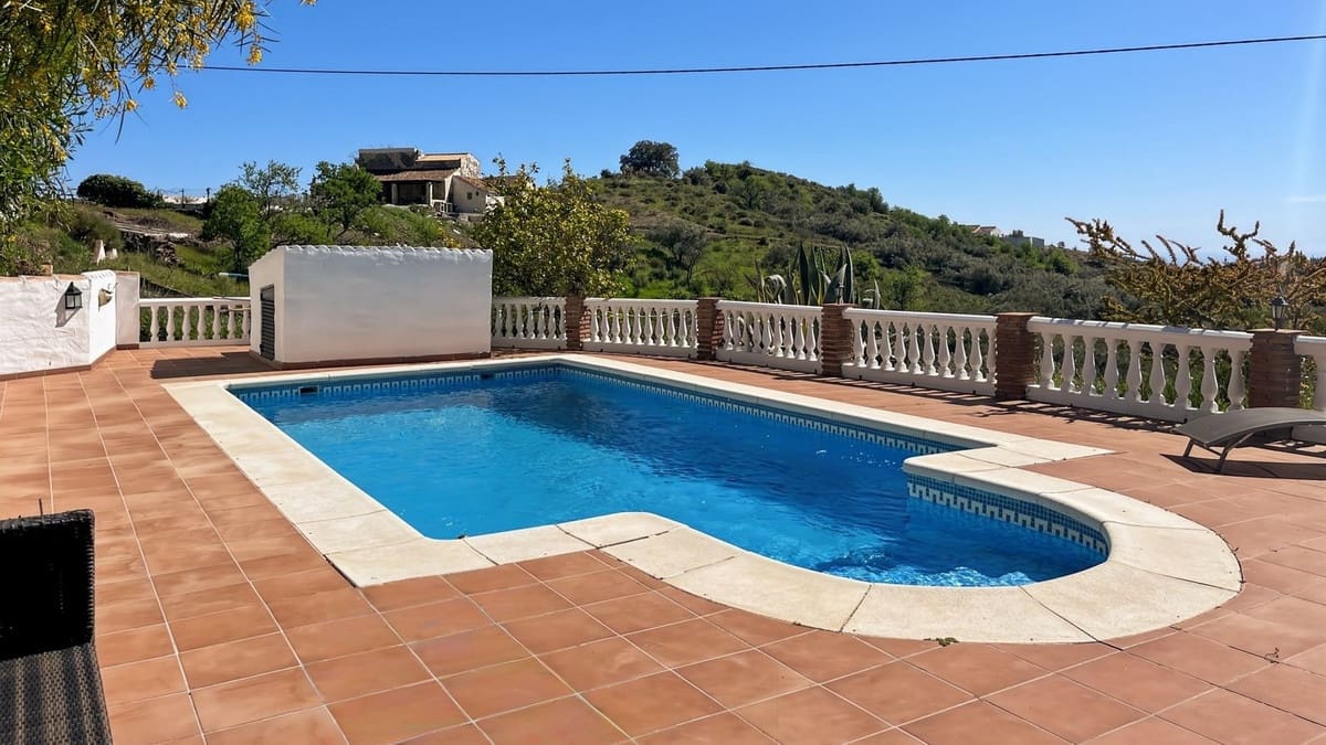 4 soveværelse Villa til salg i Competa med swimmingpool garage - € 446.000 (Ref: 9697881)