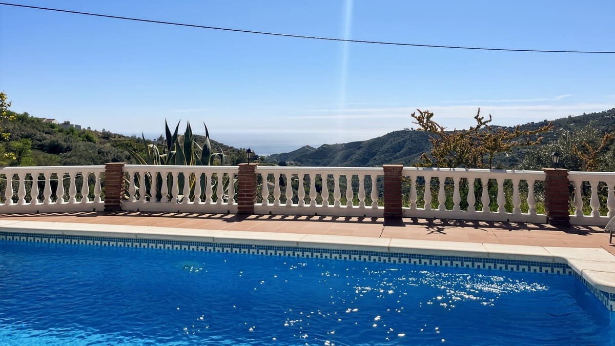 4 soveværelse Villa til salg i Competa med swimmingpool garage - € 446.000 (Ref: 9697881)