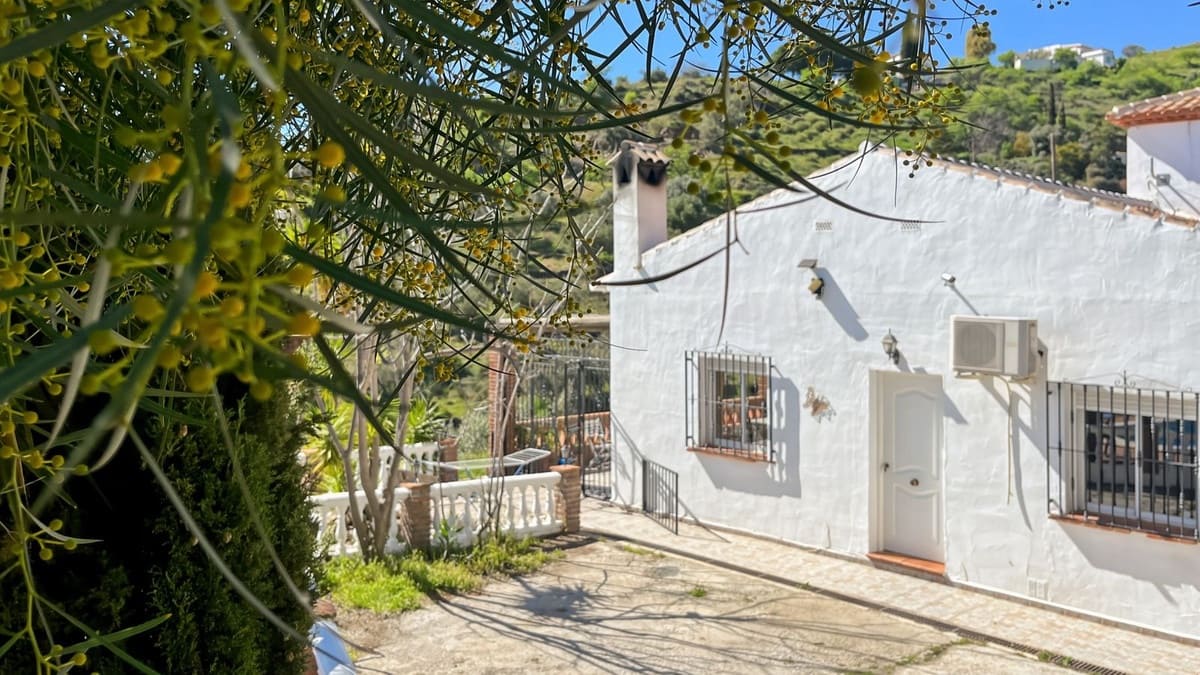 4 soveværelse Villa til salg i Competa med swimmingpool garage - € 446.000 (Ref: 9697881)