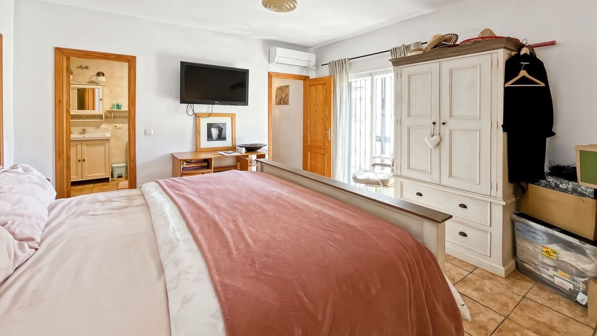 4 soveværelse Villa til salg i Competa med swimmingpool garage - € 446.000 (Ref: 9697881)