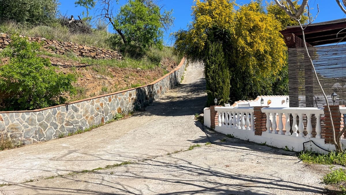 4 soveværelse Villa til salg i Competa med swimmingpool garage - € 446.000 (Ref: 9697881)