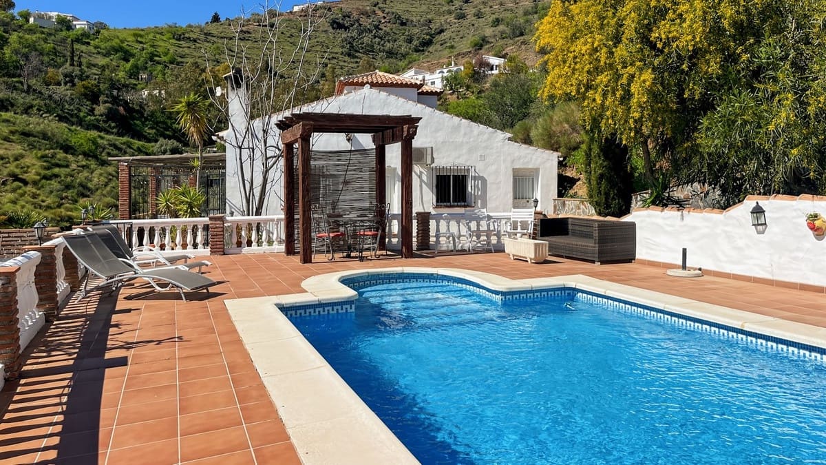 4 soveværelse Villa til salg i Competa med swimmingpool garage - € 446.000 (Ref: 9697881)