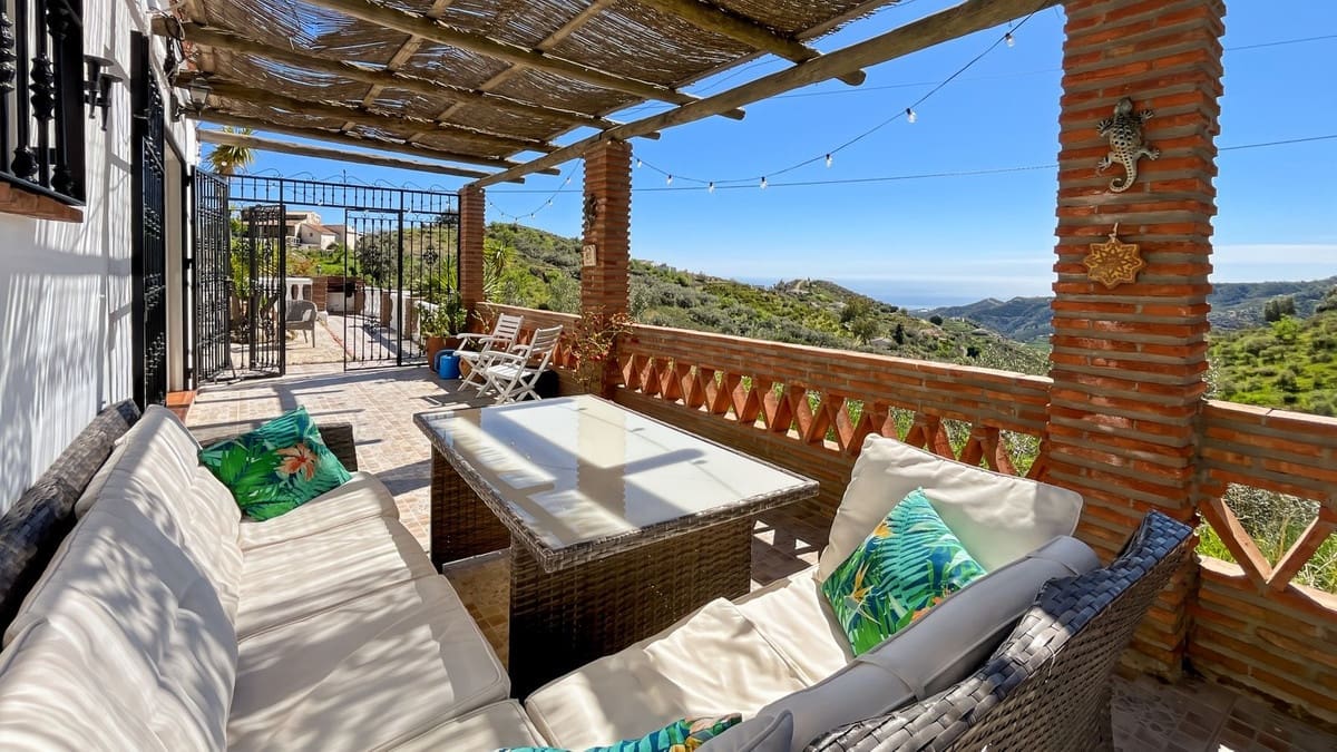 4 soveværelse Villa til salg i Competa med swimmingpool garage - € 446.000 (Ref: 9697881)