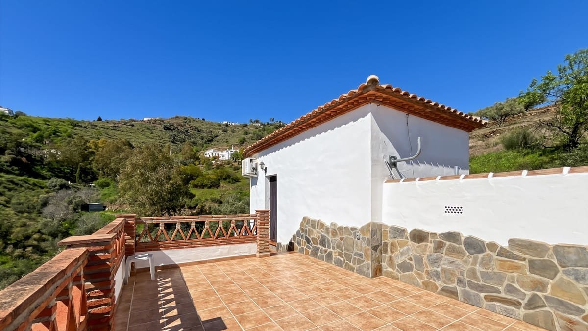 4 soveværelse Villa til salg i Competa med swimmingpool garage - € 446.000 (Ref: 9697881)