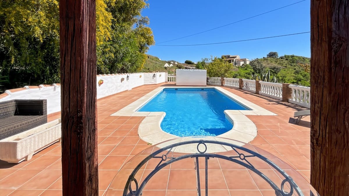 4 soveværelse Villa til salg i Competa med swimmingpool garage - € 446.000 (Ref: 9697881)