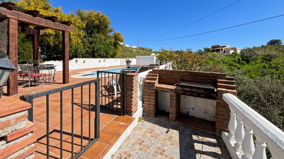 4 soveværelse Villa til salg i Competa med swimmingpool garage - € 446.000 (Ref: 9697881)