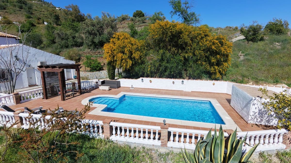 4 soveværelse Villa til salg i Competa med swimmingpool garage - € 446.000 (Ref: 9697881)