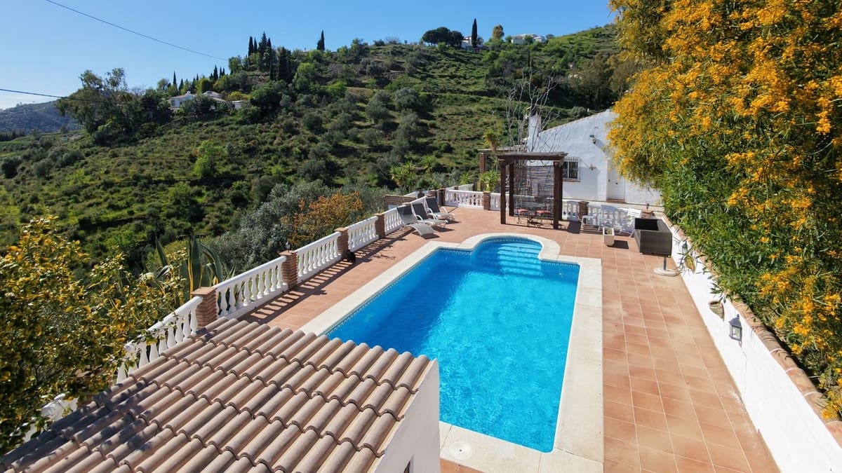 4 soveværelse Villa til salg i Competa med swimmingpool garage - € 446.000 (Ref: 9697881)