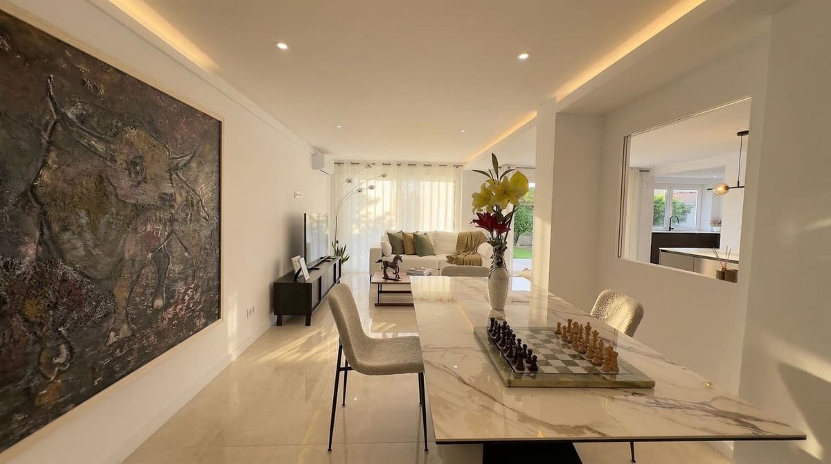 3 slaapkamer Halfvrijstaande villa te koop in Calahonda met garage - € 699.999 (Ref: 9700019)