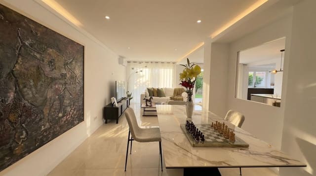 3 slaapkamer Halfvrijstaande villa te koop in Calahonda, Mijas met garage - € 699.999 (Ref: 9700019)