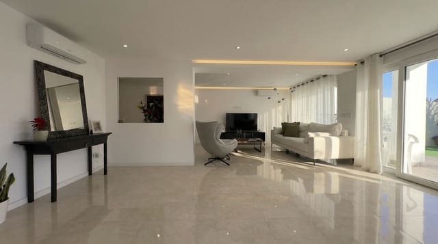 3 quarto Moradia Geminada para venda em Calahonda, Mijas com garagem - 699 999 € (Ref: 9700019)
