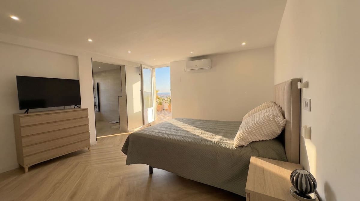 3 bedroom Semi-detached Villa for sale in Calahonda with garage - € 699,999 (Ref: 9700019)