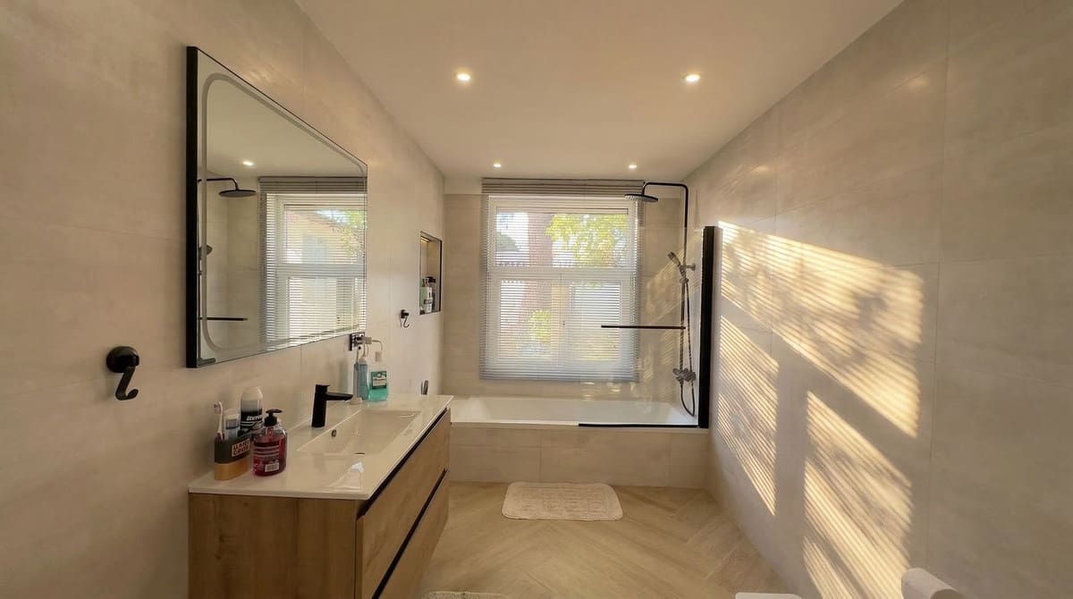 3 bedroom Semi-detached Villa for sale in Calahonda with garage - € 699,999 (Ref: 9700019)