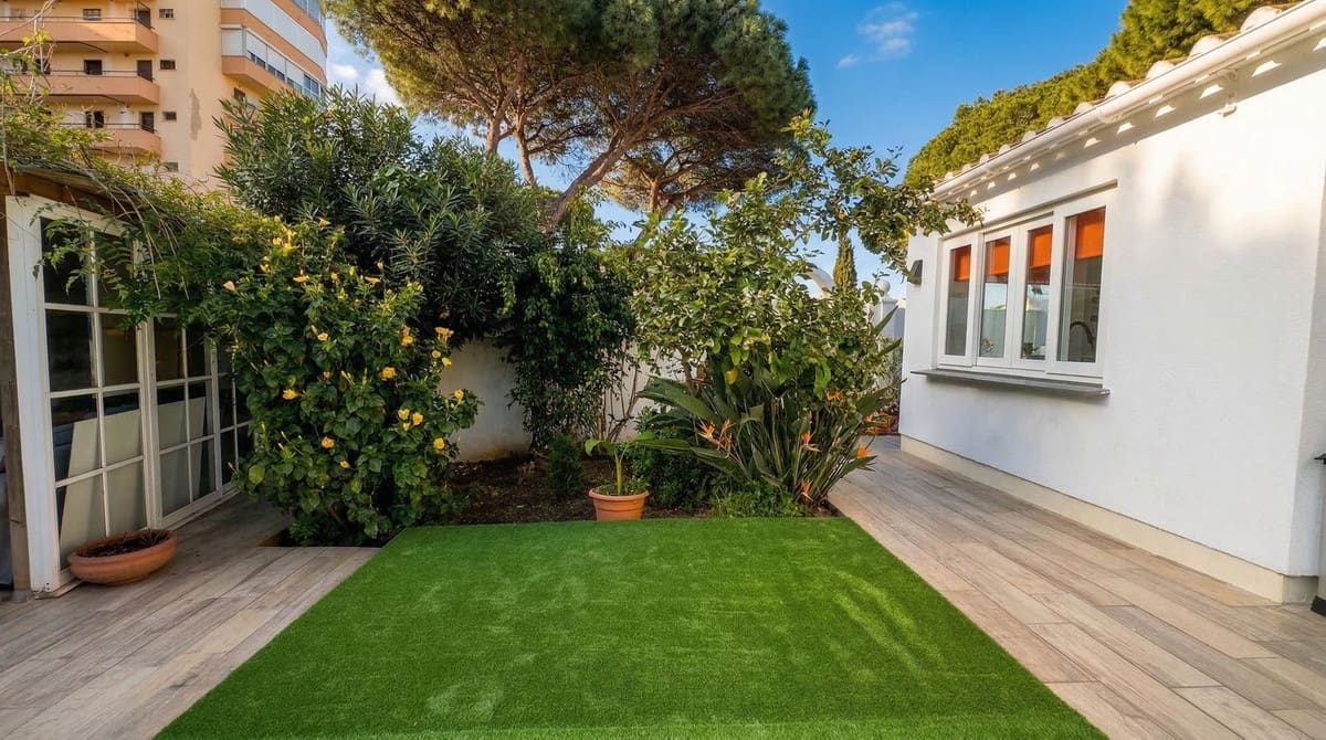 3 bedroom Semi-detached Villa for sale in Calahonda with garage - € 699,999 (Ref: 9700019)