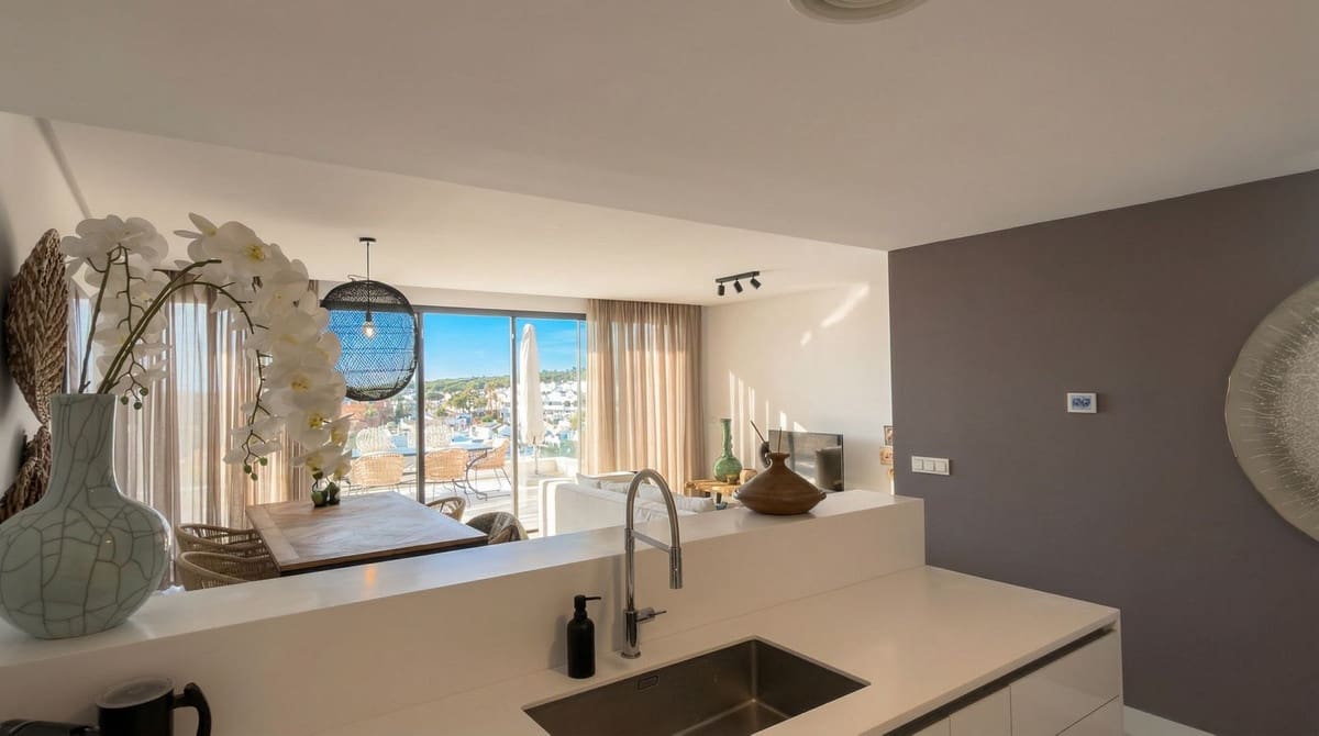 3 soveværelse Lejlighed til salg i Cabopino med swimmingpool garage - € 1.350.000 (Ref: 9753682)