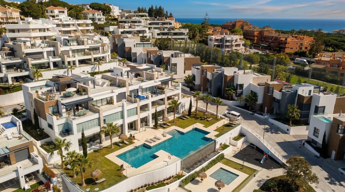 3 soveværelse Lejlighed til salg i Cabopino med swimmingpool garage - € 1.350.000 (Ref: 9753682)