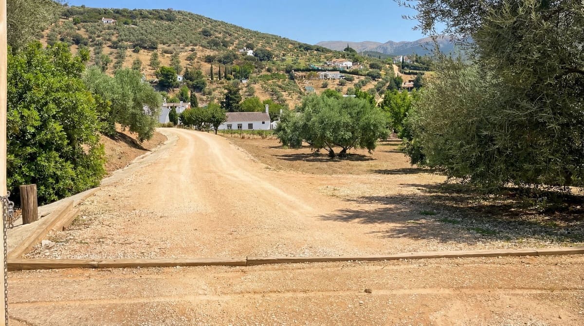 6 bedroom Finca/Country House for sale in Villanueva del Rosario with pool garage - € 645,000 (Ref: 9785035)