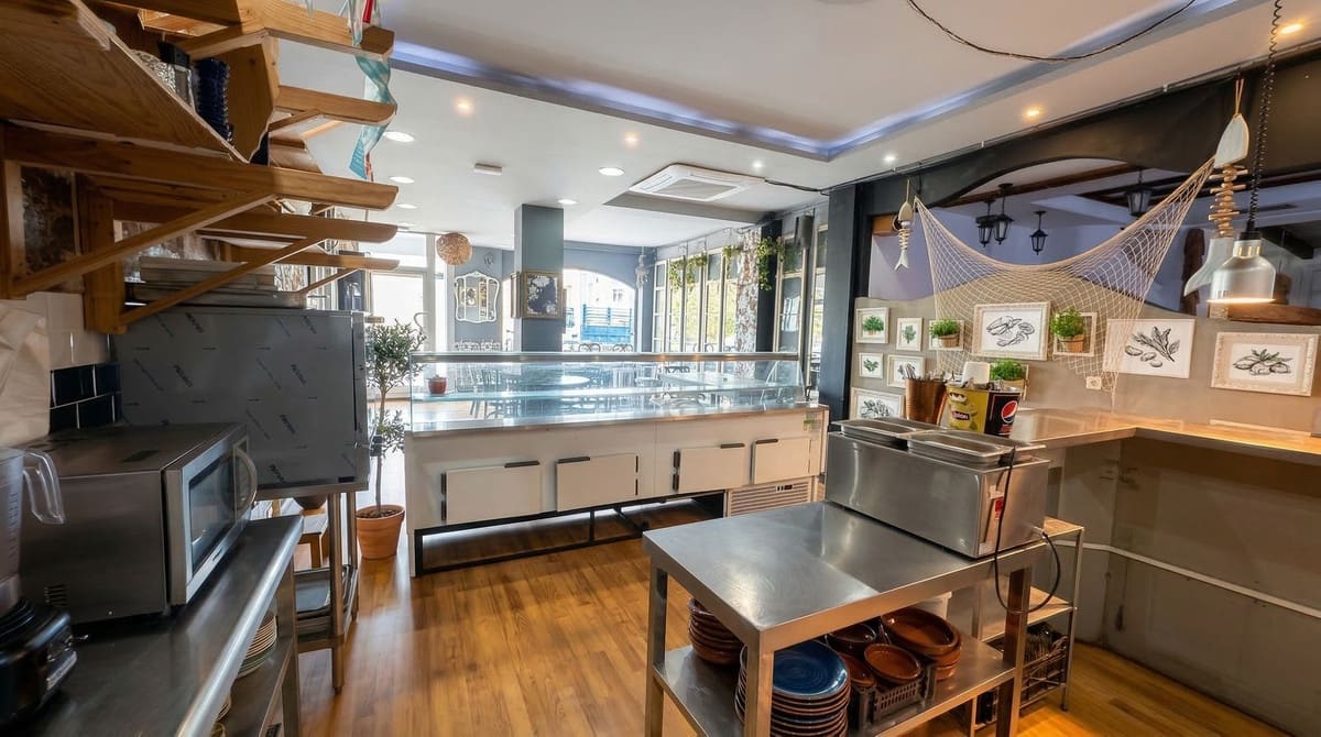 Bar/Restaurant zu vermieten in Coin mit Garage - 500 € (Ref: 9793693)