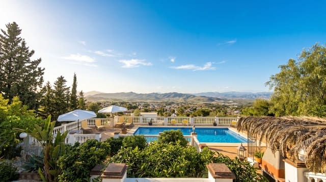 5 sypialnia Willa na sprzedaż w Alhaurín de la Torre z basenem - 645 000 € (Ref: 9793694)