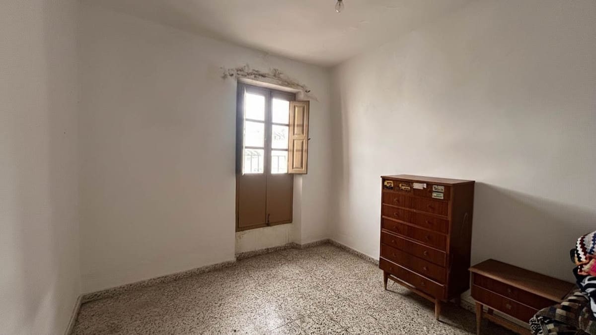 4 slaapkamer Huis te koop in Colmenar - € 125.000 (Ref: 9814766)