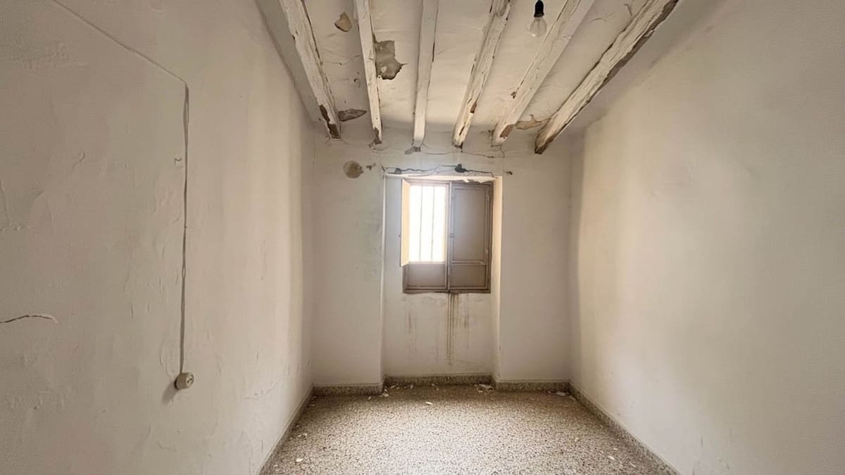 4 slaapkamer Huis te koop in Colmenar - € 125.000 (Ref: 9814766)