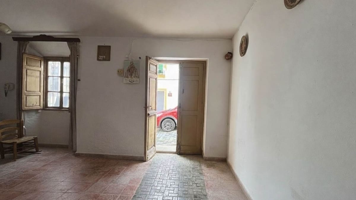 4 slaapkamer Huis te koop in Colmenar - € 125.000 (Ref: 9814766)