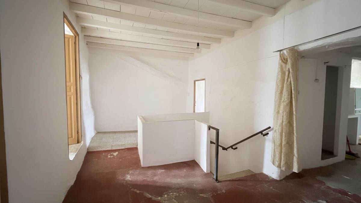 4 slaapkamer Huis te koop in Colmenar - € 125.000 (Ref: 9814766)
