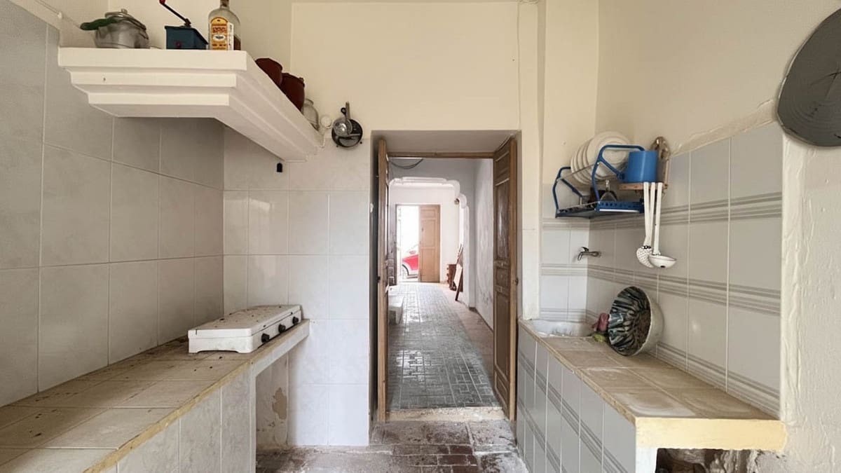 4 slaapkamer Huis te koop in Colmenar - € 125.000 (Ref: 9814766)