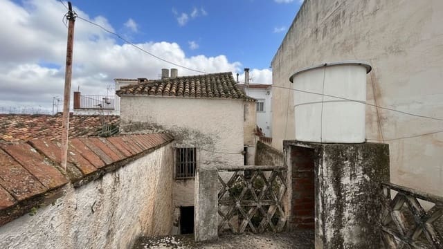 4 slaapkamer Huis te koop in Colmenar - € 125.000 (Ref: 9814766)