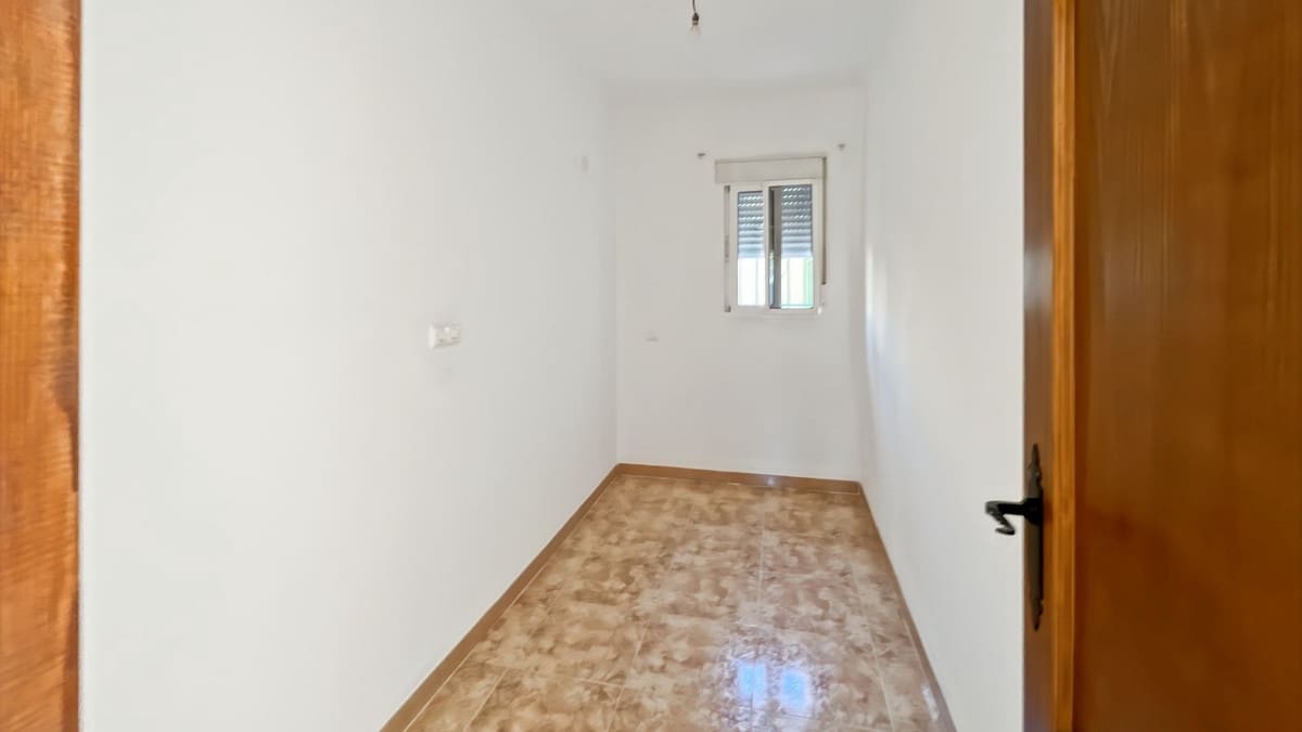 4 soveværelse Finca/Landehus til salg i Comares med swimmingpool garage - € 295.000 (Ref: 9824083)
