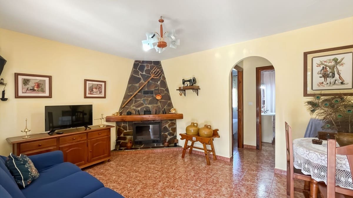 4 soveværelse Finca/Landehus til salg i Comares med swimmingpool garage - € 295.000 (Ref: 9824083)