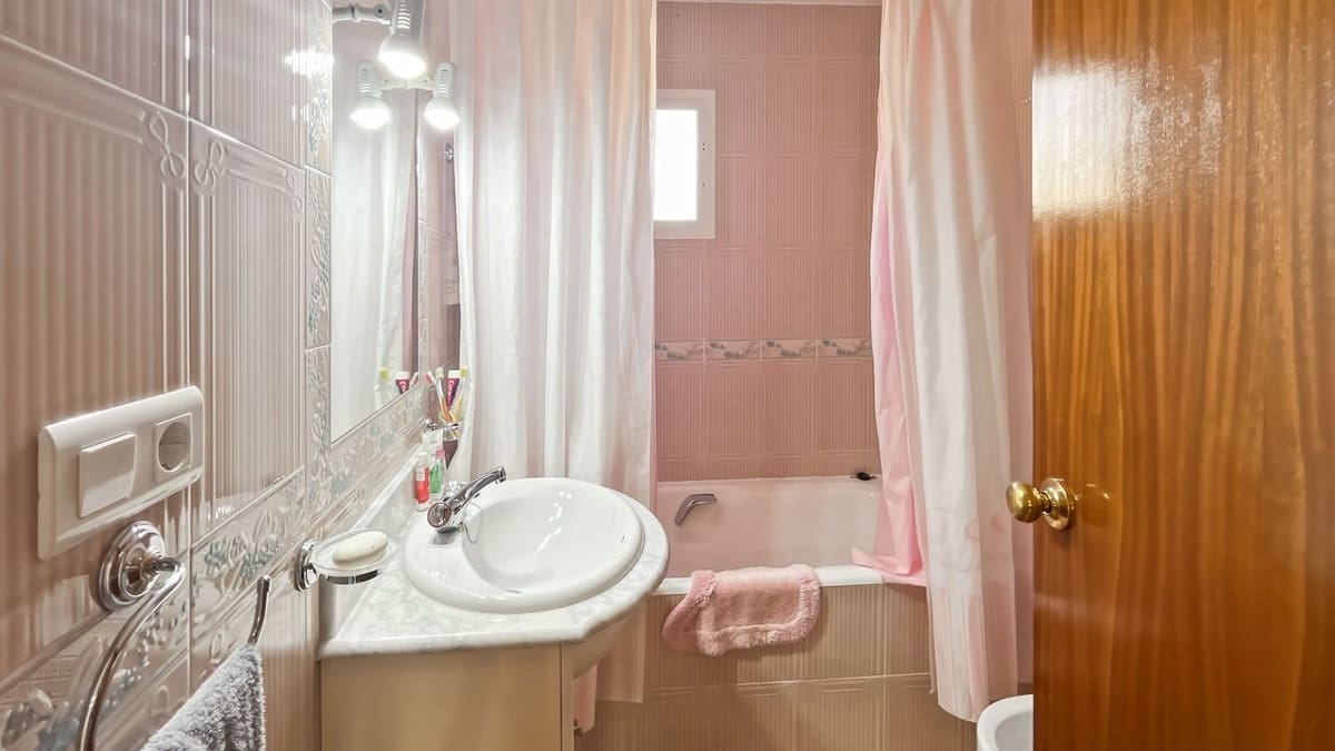 4 soveværelse Finca/Landehus til salg i Comares med swimmingpool garage - € 295.000 (Ref: 9824083)