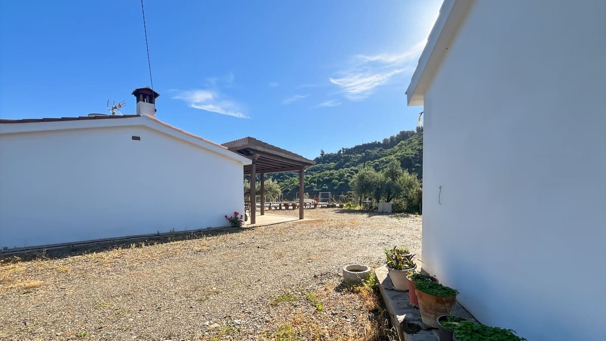 4 soveværelse Finca/Landehus til salg i Comares med swimmingpool garage - € 295.000 (Ref: 9824083)