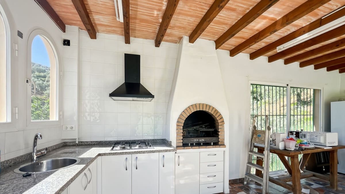 4 soveværelse Finca/Landehus til salg i Comares med swimmingpool garage - € 295.000 (Ref: 9824083)