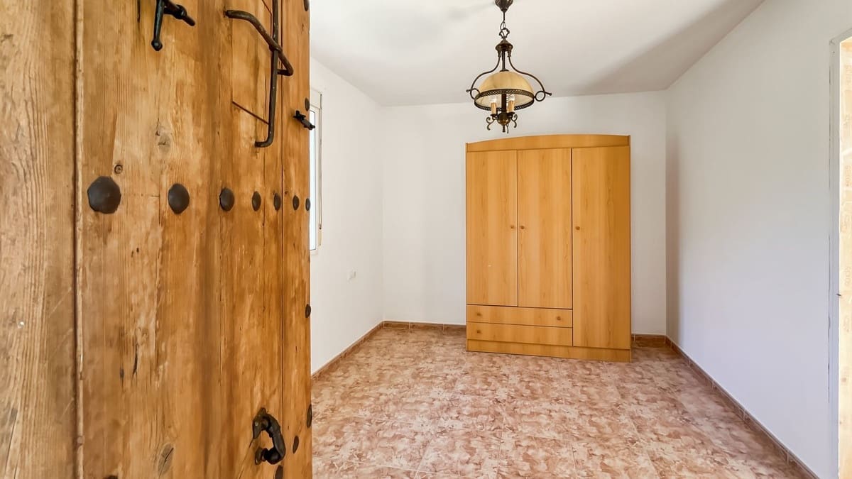 4 soveværelse Finca/Landehus til salg i Comares med swimmingpool garage - € 295.000 (Ref: 9824083)