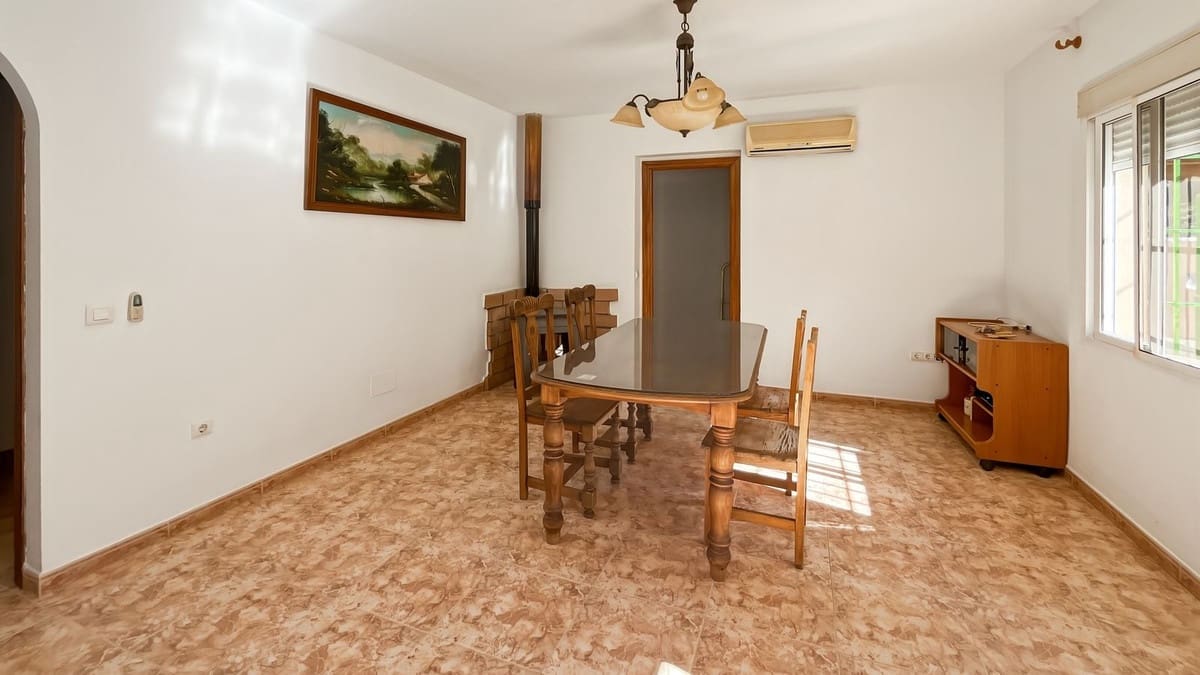 4 soveværelse Finca/Landehus til salg i Comares med swimmingpool garage - € 295.000 (Ref: 9824083)