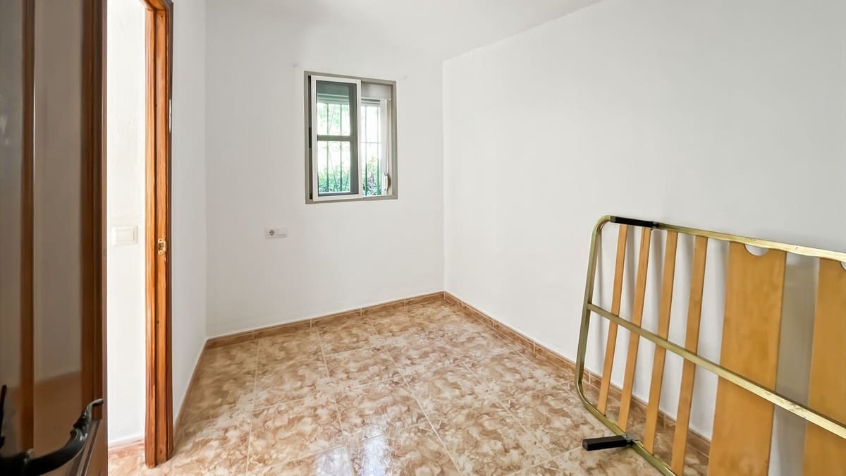 4 soveværelse Finca/Landehus til salg i Comares med swimmingpool garage - € 295.000 (Ref: 9824083)