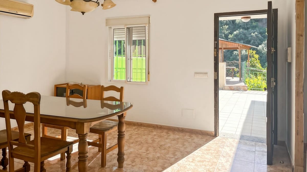 4 soveværelse Finca/Landehus til salg i Comares med swimmingpool garage - € 295.000 (Ref: 9824083)