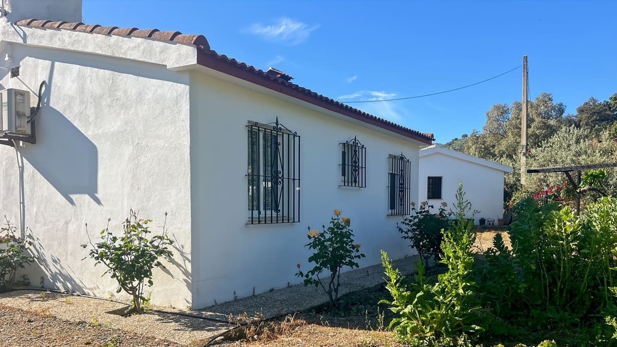 4 soveværelse Finca/Landehus til salg i Comares med swimmingpool garage - € 295.000 (Ref: 9824083)