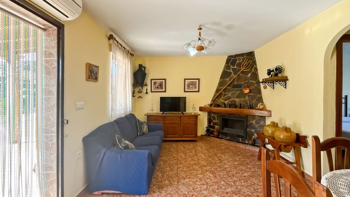 4 soveværelse Finca/Landehus til salg i Comares med swimmingpool garage - € 295.000 (Ref: 9824083)
